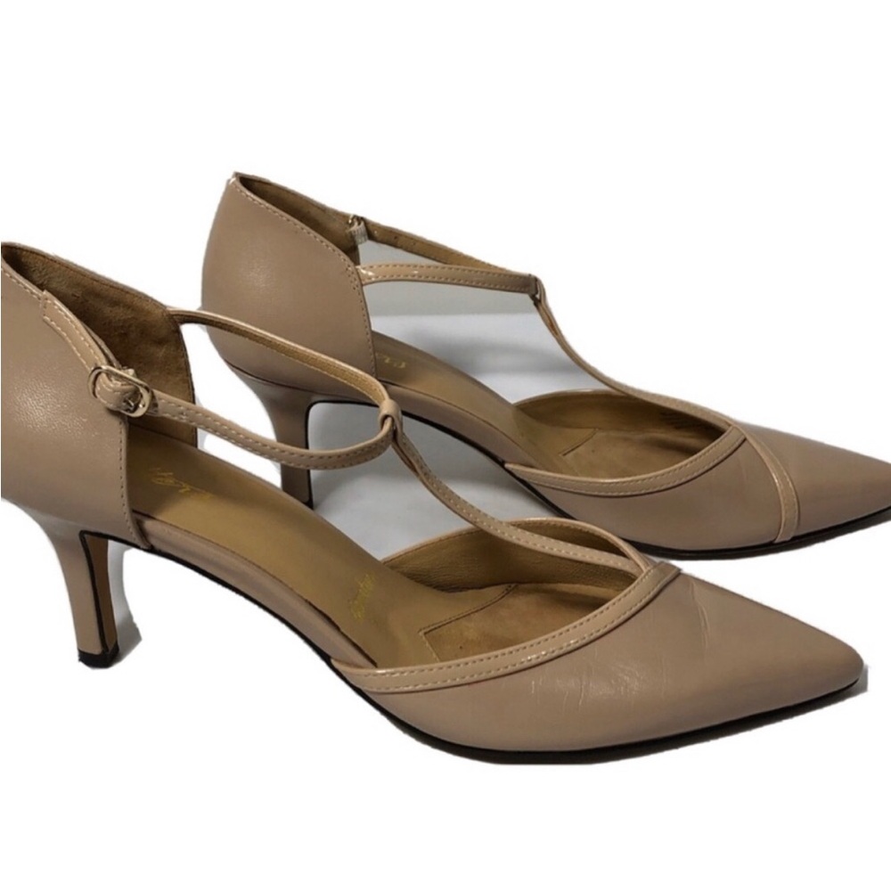 Trotters neutral leather patent pumps. Size 8.5. Narrow.